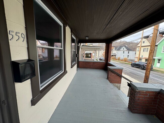 Building Photo - Renovated 3/1 Duplex In The Heart Of Pitcairn!! Available Now!