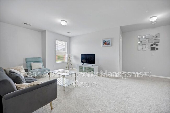 Building Photo - 300 Barony Pl Dr