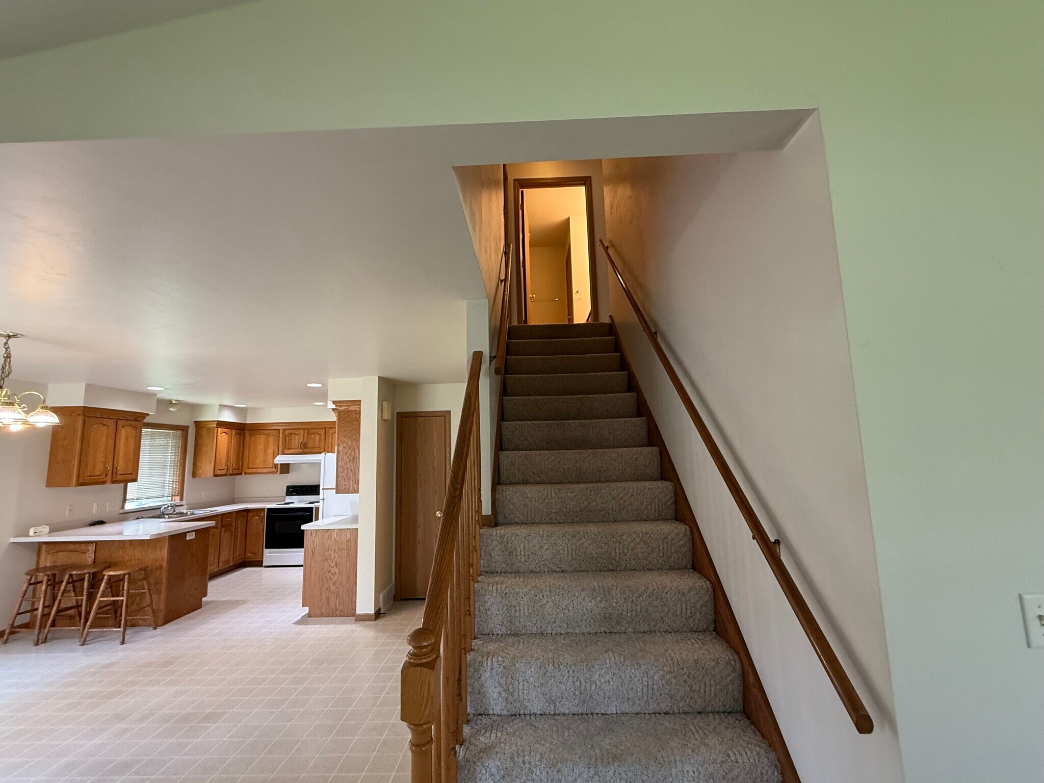 Building Photo - 276 Manette St