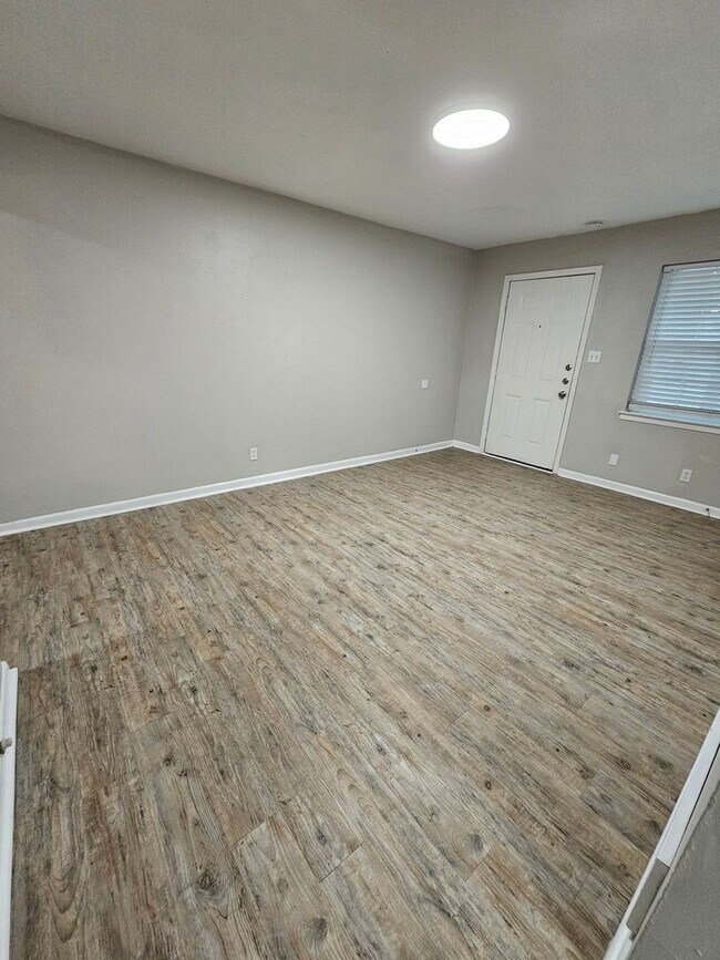 Building Photo - Spacious 2BR Duplex in Fort Worth