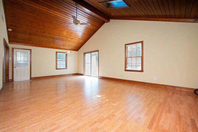 Building Photo - 3159 Wilcox Ave