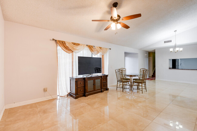 Building Photo - 4245 Landar Dr