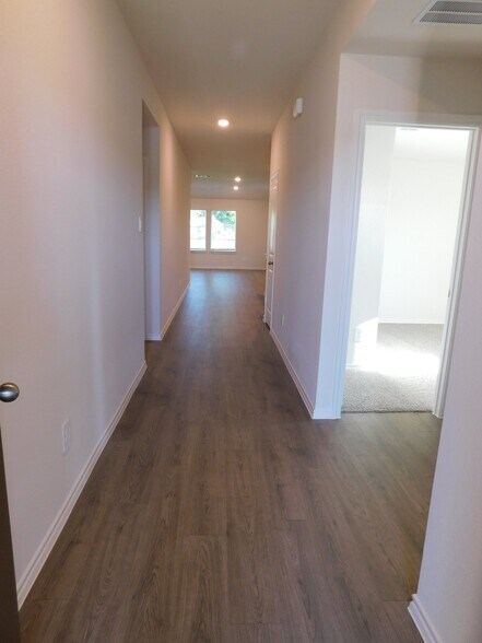 Building Photo - 849 Wild Rose Wy