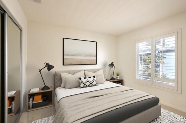 Building Photo - Spacious 4BR/4BA Tri-Level Coastal Townhome | 2 Car Garage | Washer & Dryer | Point Loma