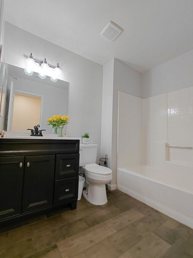 Building Photo - Modern Comfort Meets Family-Friendly Living in a Great Neighborhood