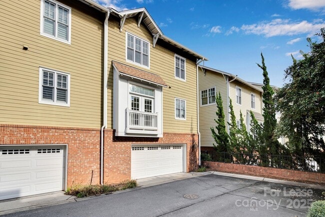 Building Photo - 336 Magnolia Ave