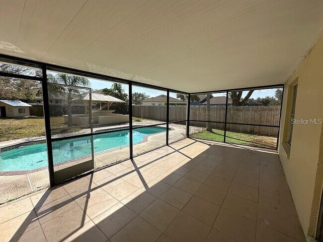 Building Photo - 13624 Laraway Dr