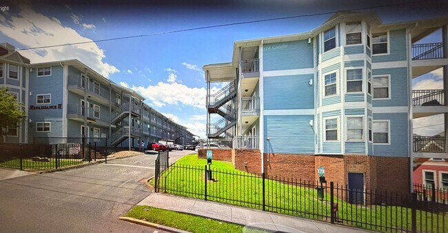Building Photo - Available Fall 2026  12 month lease /  2 rooms available for rent (full use of in-unit laundry, k...