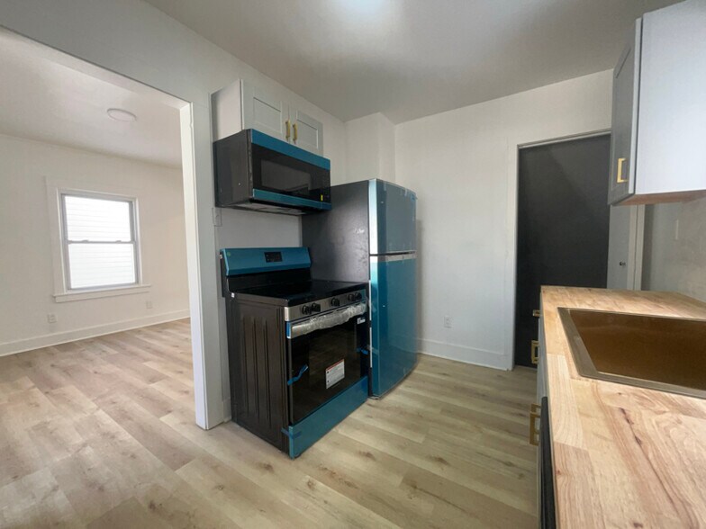 Building Photo - 1706 Davidson St