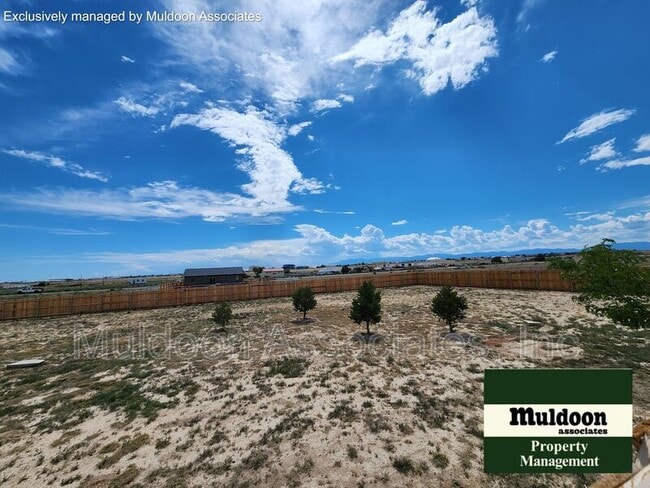 Building Photo - 326 N Longmont Dr