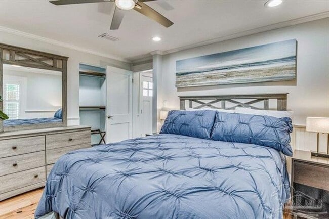 Building Photo - Beautifully renovated downstairs unit!