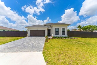 Building Photo - Southwest 196th Avenue, Homestead, FL 33030 - 1 BR 1 BA single-family home