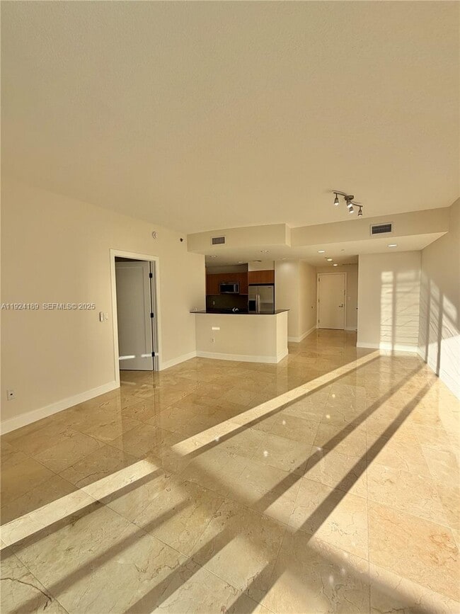 Building Photo - 1060 Brickell Ave