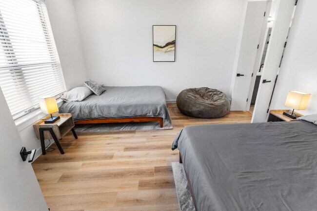 Building Photo - 6740 Peerless St