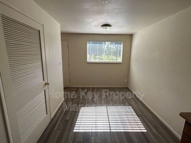 Building Photo - 54 S 600 E