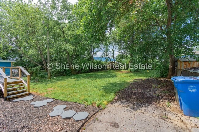 Building Photo - Remodeled 2BR/ 1 BA home ready for easy li...