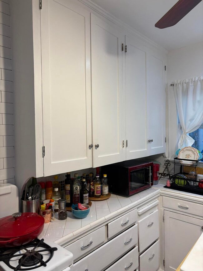 Building Photo - 839 N Orange Dr