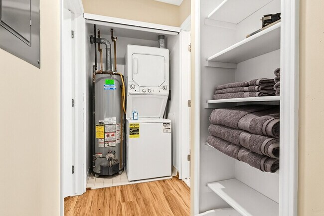 Building Photo - 18459 Sharon Ln