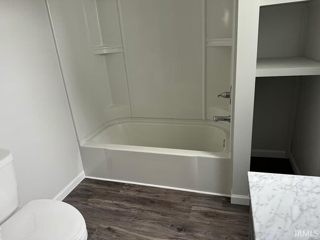 Building Photo - 818 E Main St