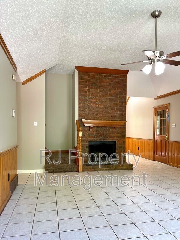 Building Photo - 4592 Tracy Lynn Dr