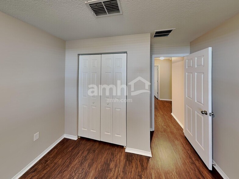 Building Photo - 7271 Wakeview Dr