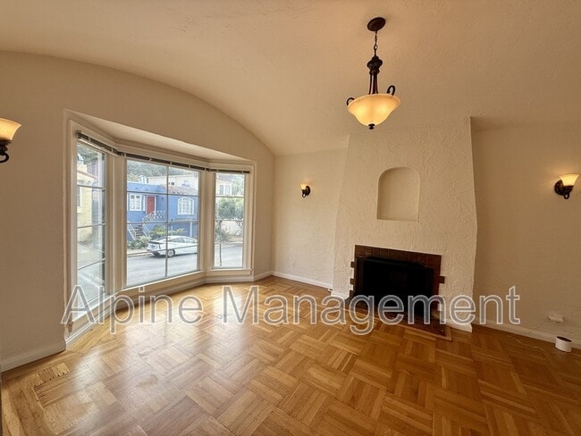 Building Photo - 658 Rockdale Dr