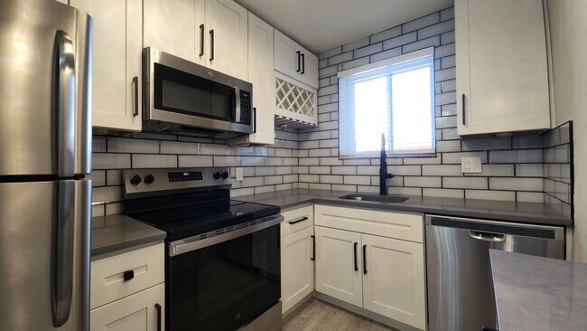 Building Photo - 7880 Big Bend Blvd