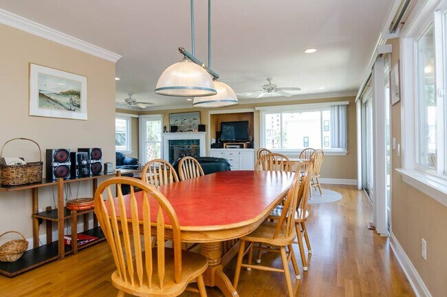 Building Photo - (W098) 4 Sea Oats Lane, Wrightsville Beach...