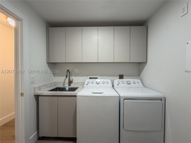 Building Photo - 5297 SW 183rd Ave