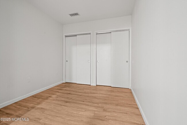 Building Photo - 165 Pavilion Ave