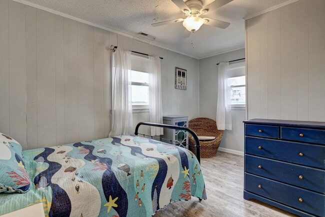 Building Photo - FURNISHED OFF-SEASON MONTHLY RENTAL-STARTI...