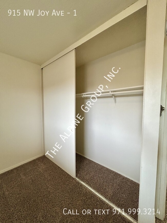 Building Photo - Single Level, 2 Bedroom by Cornell/NW Murr...