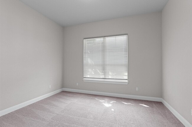 Building Photo - 4660 Katherine Dr