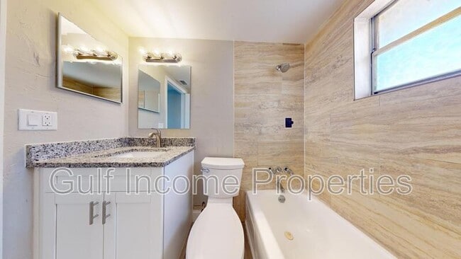 Building Photo - 2515 30th Ave Dr E