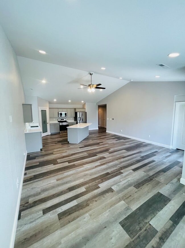 Building Photo - Entertainers delight, 3bdrm 2.5 bath home ...