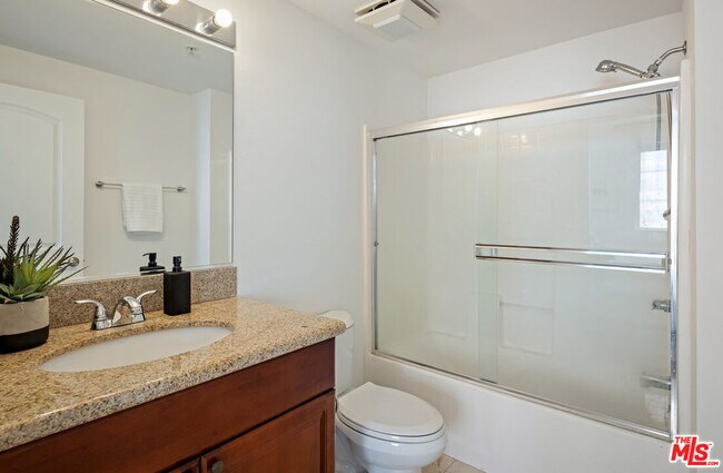 Building Photo - 109 S St Andrews Pl