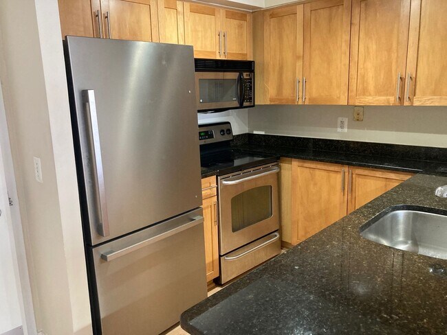 Building Photo - 1 BR Condo at The Chase in Downtown Bethes...