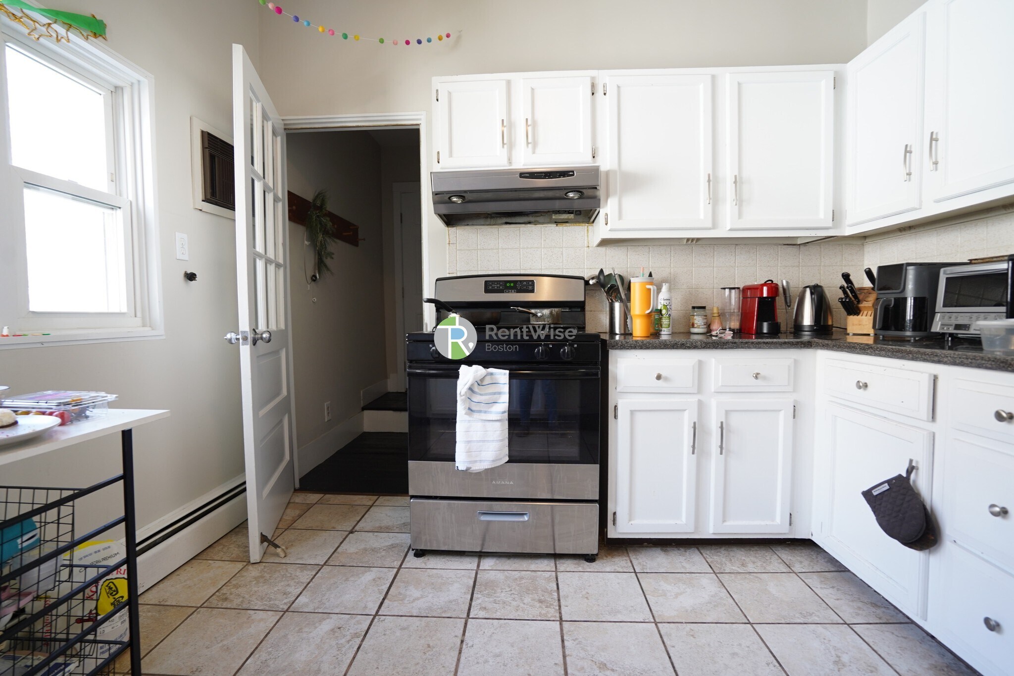 Building Photo - 27 Emery St