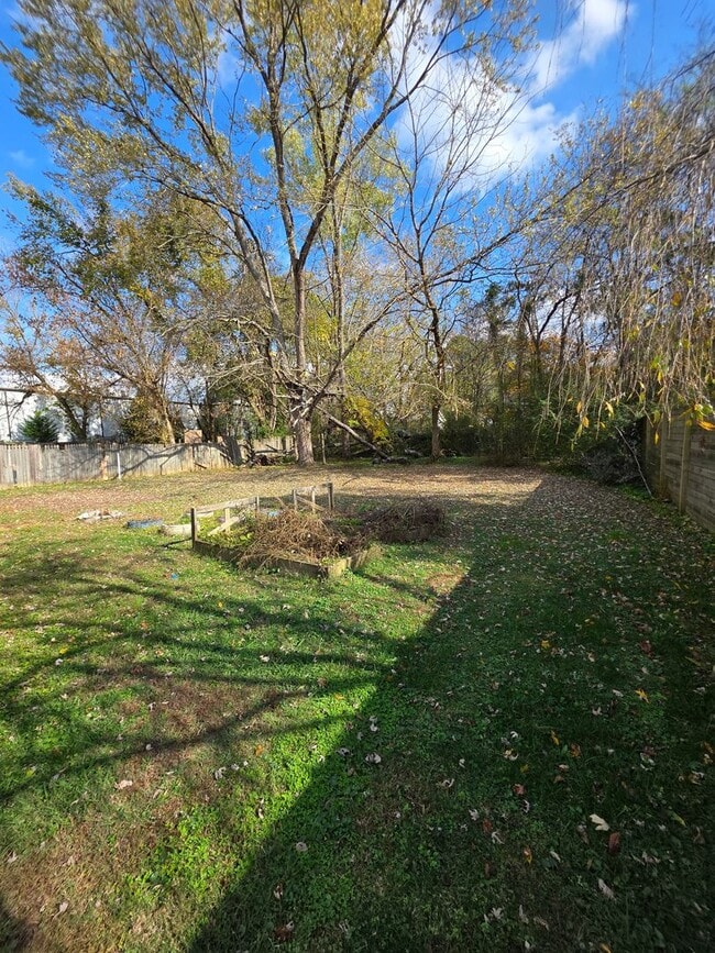 Building Photo - SPECIAL: 1st months rent FREE if lease is signed in December: 2 Bedroom 1 Bath House with storage...