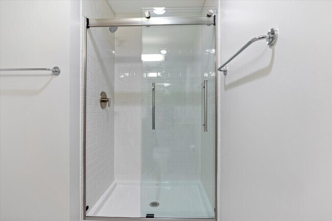 Building Photo - 24 Second St