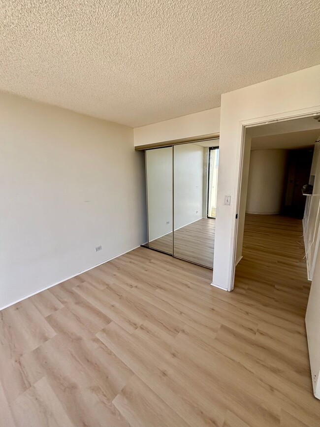 Building Photo - AVAILABLE May 15, 2025 | 2 Bedroom, 2 Bath...
