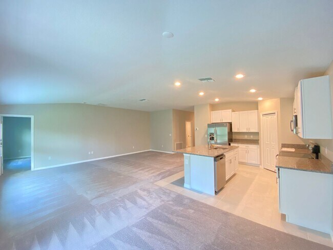 Building Photo - Great SW location 4/2/2 **WON'T LAST**