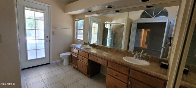 Building Photo - 2838 E Calavar Rd