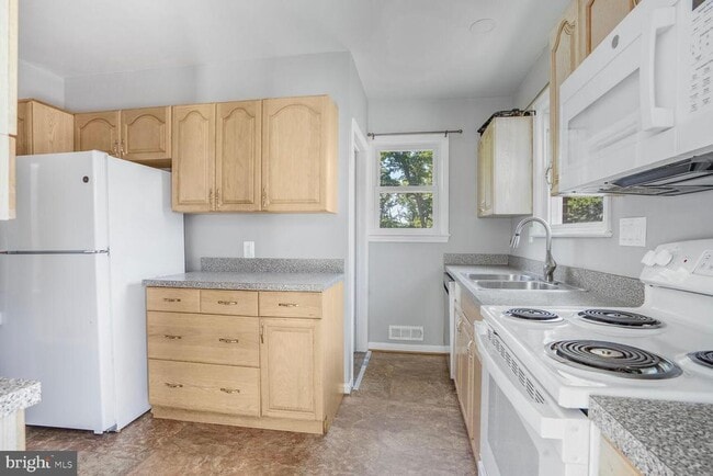 Building Photo - 4112 Orchard Dr