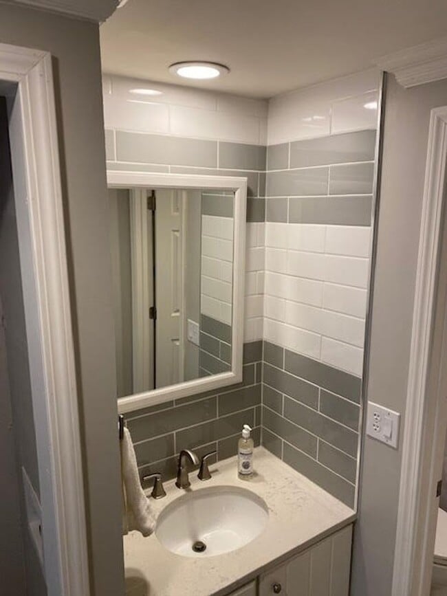 Building Photo - Dillon Valley East Condo-Beautifully Remodeled  3 Bedroom/2 Bath Unit w/Clubhouse, Pool & Hot Tub