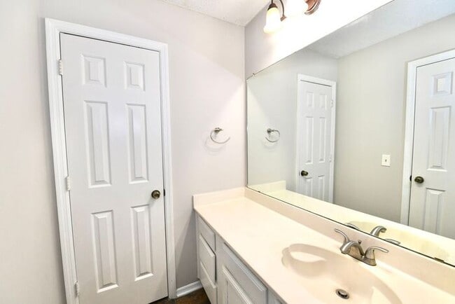 Building Photo - 10470 Meadow Run Trce