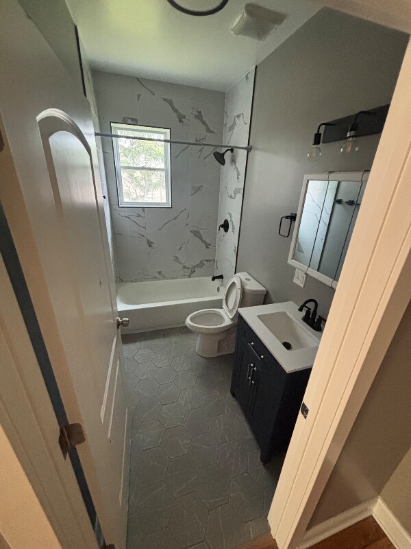 Building Photo - 519 W 65th Pl