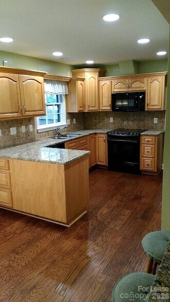 Building Photo - 433 Raintree Dr