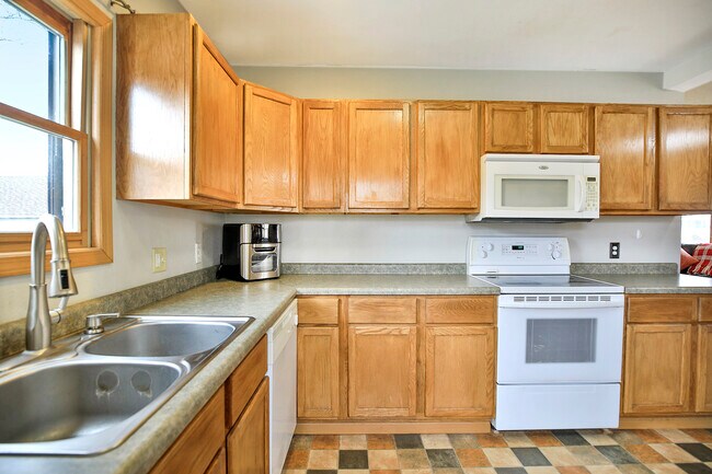 Building Photo - 603 12th Ave NW