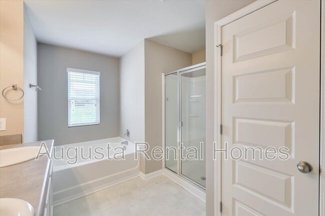 Building Photo - 5054 Vine Ln